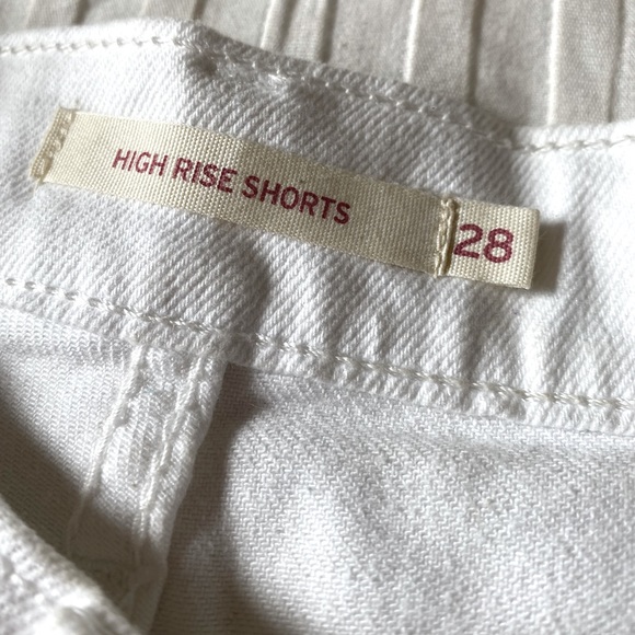 Levi’s White Jean Shorts - Picture 7 of 7